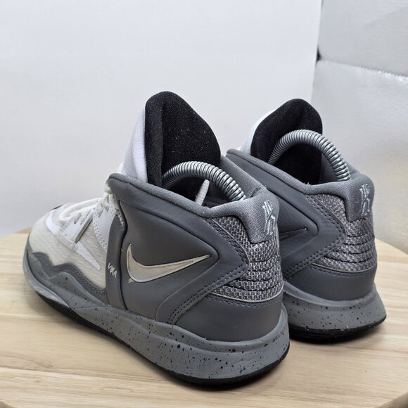 Nike Boys Kyrie Infinity SE DD0335-108 Gray Basketball Shoes Sneakers Size 4.5Y - Picture 7 of 10